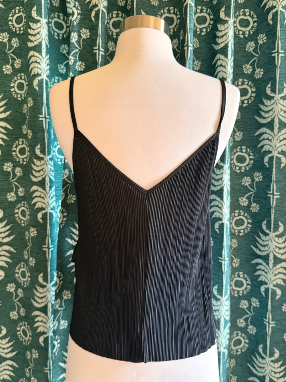 Zara Black Pleated Plisse V-Neck Ruffle Cami Top Spaghetti Straps Size Small - Picture 2 of 7